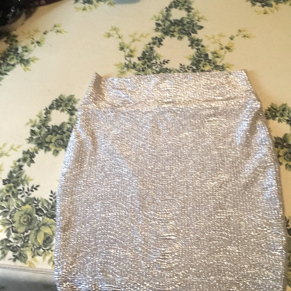 Gold skirt perfect for those girls night out!